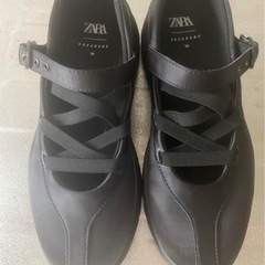 ZARAスニーカーの画像