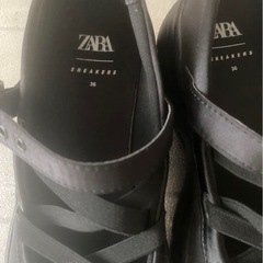 ZARAスニーカーの画像