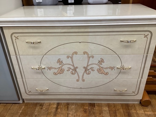 3段チェスト　フローレンスのご紹介です