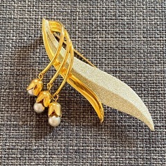 ブローチ 真珠 パール 白蝶貝 お花 すずらんの画像