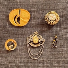 ブローチ73点セット　まとめ売り　レディースアクセサリー　ゴールドシルバーカラー Melody Accessory ブローチ 日本製 K18GP ショールピン