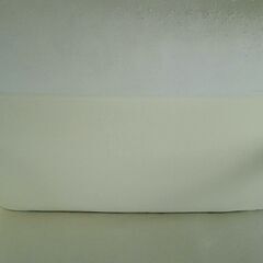 白レザー金属椅子の画像