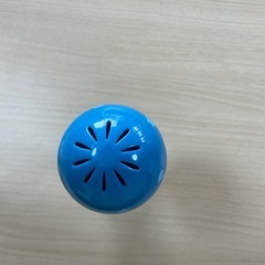Hape 木製ラトル 青の画像