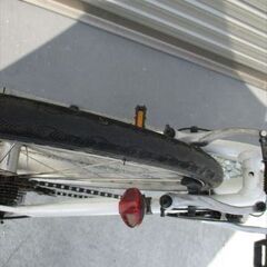 E386★23800円★整備済み クロスバイク中古自転車【ライトウェイ　シェファードシティ　白　42㎝アルミフレーム】の画像