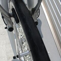 E386★23800円★整備済み クロスバイク中古自転車【ライトウェイ　シェファードシティ　白　42㎝アルミフレーム】の画像