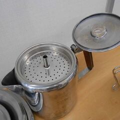 アウトドア用食器 セット まとめて 色々 プレート カップ ヤカン キャンプ用 食器 皿 大～小 ボウル カトラリー 札幌 西野店の画像