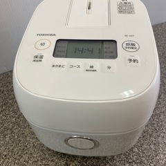 TOSHIBA 東芝 RC-5XT IH炊飯器 IHジャー炊飯器 ホワイト 炊飯器 家電 中古 2023年製の画像