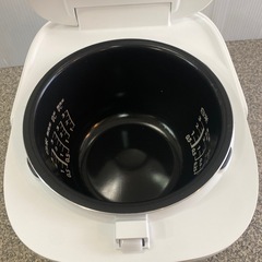 TOSHIBA 東芝 RC-5XT IH炊飯器 IHジャー炊飯器 ホワイト 炊飯器 家電 中古 2023年製の画像