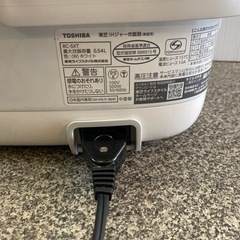 TOSHIBA 東芝 RC-5XT IH炊飯器 IHジャー炊飯器 ホワイト 炊飯器 家電 中古 2023年製の画像