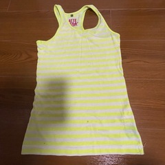 イエローとホワイトのストライプタンクトップの画像