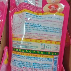 未使用デッドストック品 FaFa ファファ 衣類用 洗濯用 液体洗剤 クリアアップルブロッサム ボトル１本＋つめかえ用0.9kg袋１６ケ まとめセット 仮に260円×17点とすれば、4,420円分の価値となります（32%OFF相当です）　 毎日のように大量の洗濯をするような施設環境であれば経費節減になるかもしれませんの画像