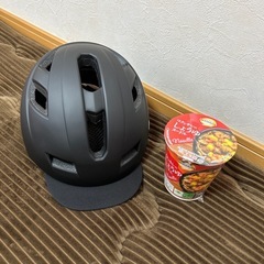 自転車用　ツバつきヘルメット　黒の画像