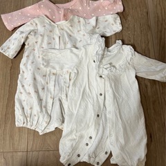 新生児サイズの肌着とロンパース（取引中）の画像