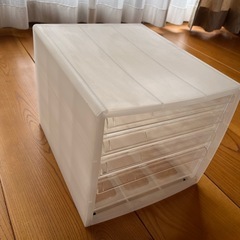 クリアタイプの引き出し収納ケースの画像