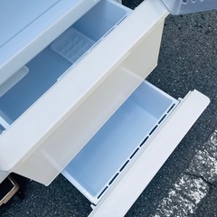 【武蔵小山店】AQUA アクア 24年製 AQR‑27P 3ドア 冷凍冷蔵庫 自動製氷 右開き 272L 一人暮らし 家族用 ファミリーサイズ 大容量 ホワイト シルバー 中型 冷蔵庫 キッチン家電 家電 引っ越しの画像
