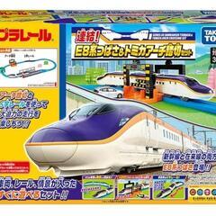 3連休に！Ｅ８系つばさ＆トミカアーチ踏切セット

