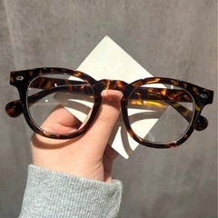 だてメガネ べっ甲柄の画像