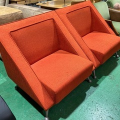 ひとり掛けソファ　一人掛け　1人掛け　オレンジ　椅子　イス　チェア　家具　オシャレ　おしゃれ　お洒落　モダン【2脚あり/1脚の価格】の画像