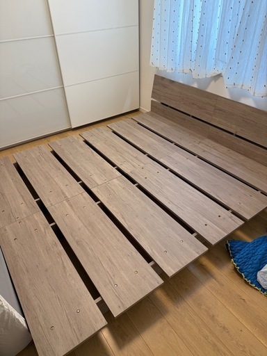 超美品 RASIK キングベッド フレームのみ ロータイプ グレージュ 宮棚・コンセント付き（使用2週間・伊勢崎市宮子町）