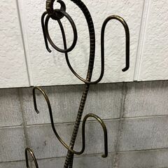 スリッパラック 4足収納 金属製 おしゃれ インテリア アンティーク風 幅30cm×奥行30cm×高さ85cmの画像