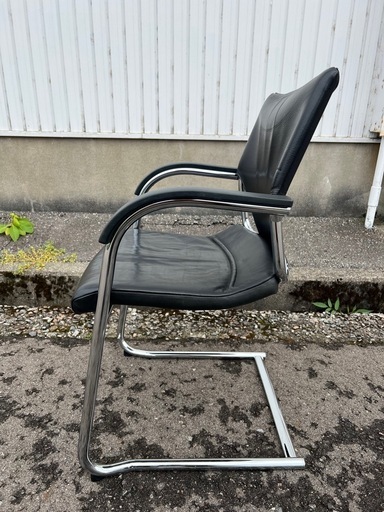 ウィルクハーン モダス　キャンティレバーチェア