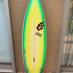 サーフボード　フィン付きの画像