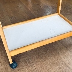木製ワゴンの画像