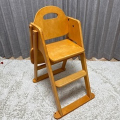 木製 ベビーチェアの画像