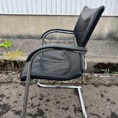 ウィルクハーン モダス キャンティレバーチェアの画像