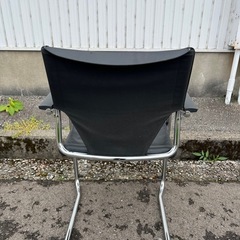 ウィルクハーン モダス キャンティレバーチェアの画像