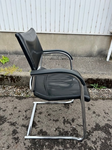 ウィルクハーン モダス キャンティレバーチェア