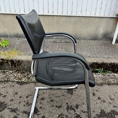 ウィルクハーン モダス キャンティレバーチェアの画像