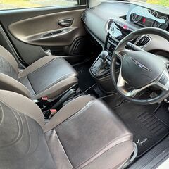 クライスラー イプシロン 車検2027年8月20日まで ハーフレザーシート 地デジTV CD クルーズコントロール ターボエンジン オートライト スペアキーの画像