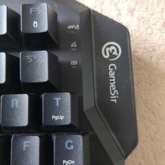 片手キーボードGameSirの画像