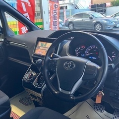 トヨタ エスクァイア ハイブリッド、走行距離75,000 km、2015年モデルの画像
