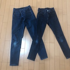 ユニクロジーンズ2本の画像