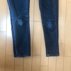ユニクロジーンズ2本の画像
