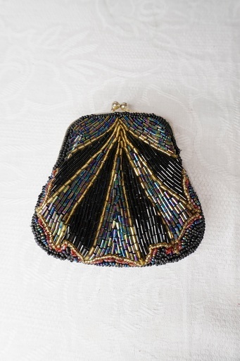 フランス 虹色に輝く黒ガラスビーズ バッグ 財布