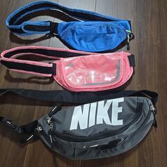 NIKEとadidasバッグの画像