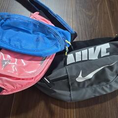 NIKEとadidasバッグの画像