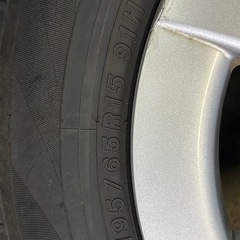 プリウスタイヤの画像