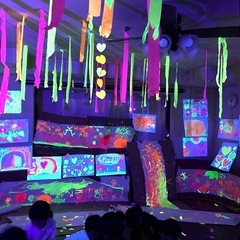夏休みお友だちと⭐︎暗闇で光る新感覚アート体験！年少さん〜OK
