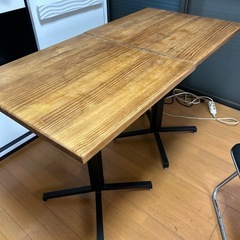 カフェテーブルの画像