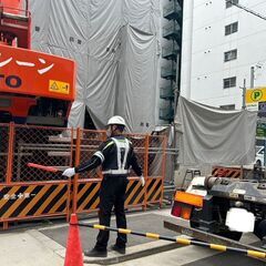 ＼今だけ限定！10万円支給／交通誘導スタッフ★未経験歓迎・日勤夜勤選べる！の画像