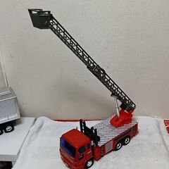 最終値下げ、大きなトラック＆消防車（フリクションカー）＆トミカトラックの画像