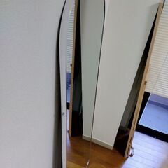 大きめの鏡の画像