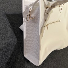riu トートバッグ　ホワイトの画像