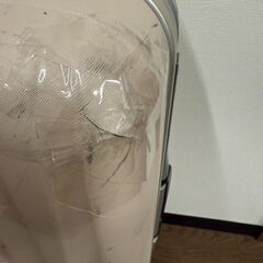 サムソナイトのスーツケースの画像