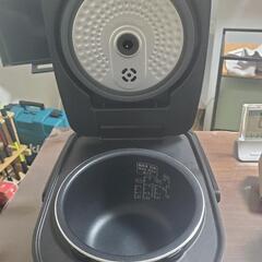 終了　アイリスオーヤマ 炊飯器 3合 IH式 40銘柄炊き分け機能 極厚火釜

の画像