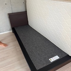 マットレス付きベッドの画像